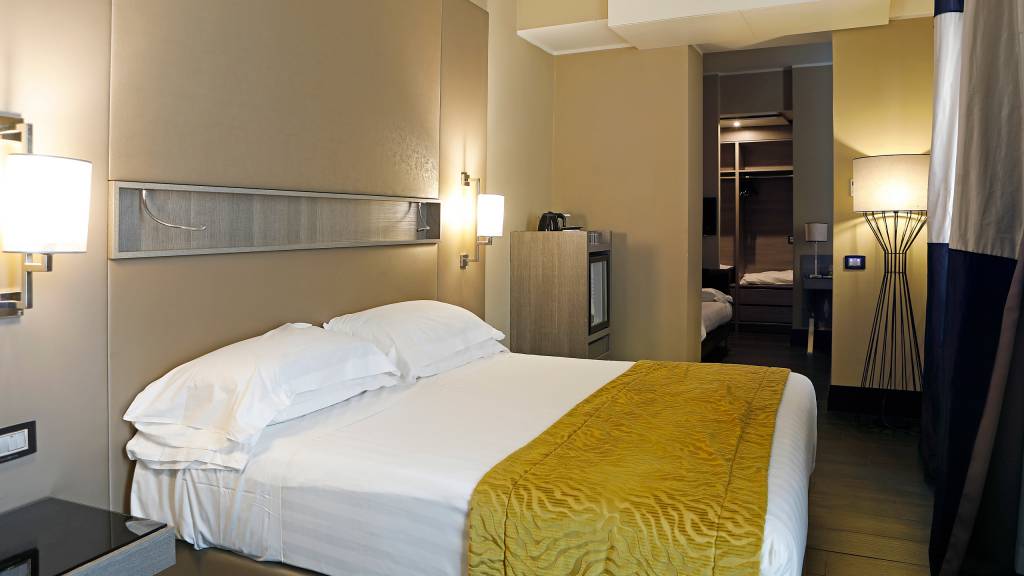 Rome-Life-Hotel-Roma-Room-201-3