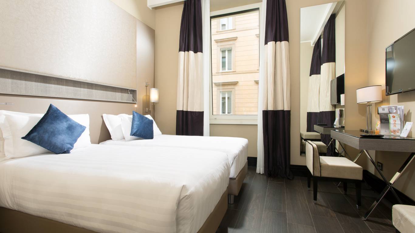 Rome-Life-Hotel-Roma-superior-room-1