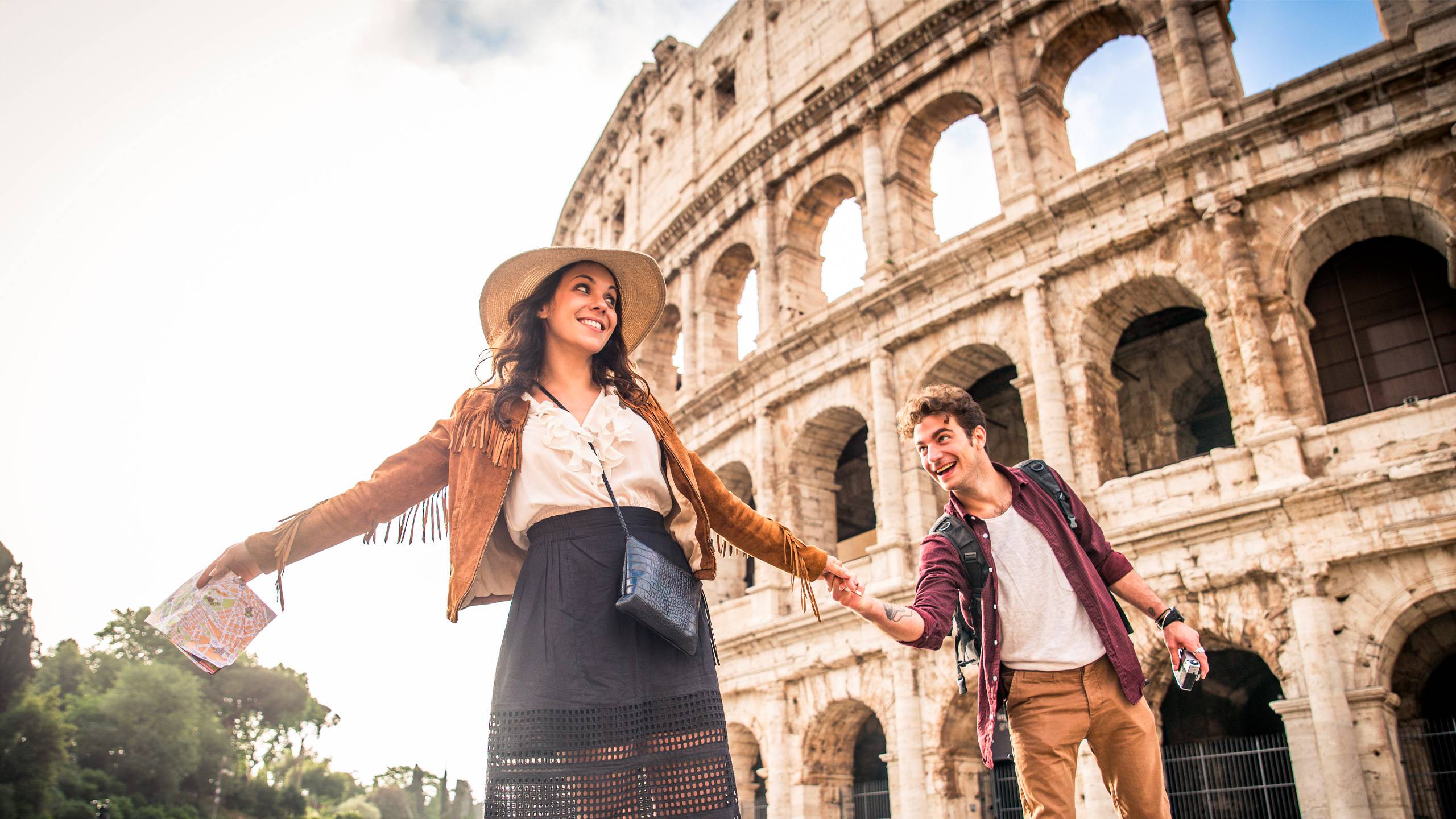 Rome-Life-Hotel-Roma-couple-colosseum-rome